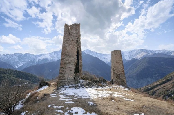 Сегодня архитекторы "АСМ Групп" продолжат комплексные научные исследования на Башенных комплексах "Салги", "Бархане", "Гу" и "Тори" в горной Ингушетии. Кроме того планируется посещение сторожевых башен "Гаьги Г1алаш".