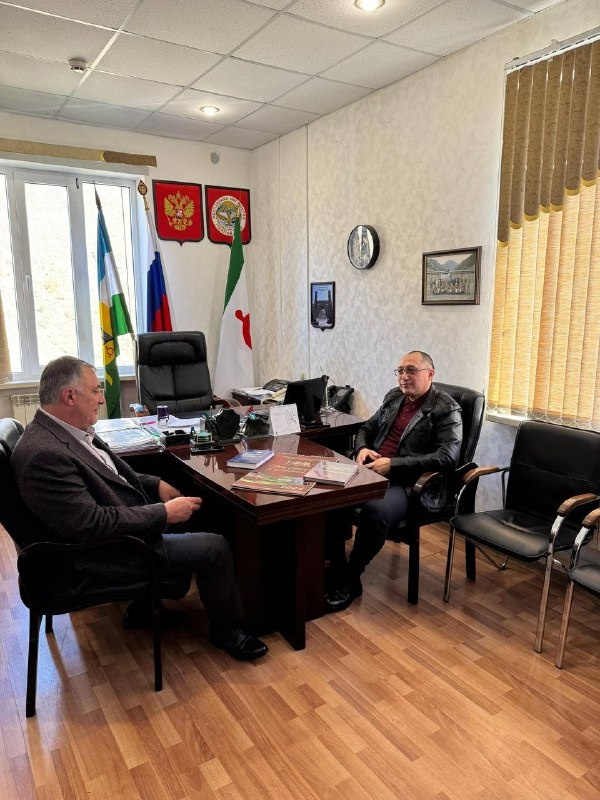 Сегодня состоялся важный визит в администрацию Джейрахского района, целью которого была проверка состояния муниципального архива. В мероприятии приняли участие руководитель Государственной архивной службы Республики Ингушетия Магомет Картоев, директор Госархива Ингушетии Ибрагим Точиев, а также специалисты ведомства.

В ходе встречи обсуждались актуальные вопросы, касающиеся совершенствования архивной деятельности. Специалисты ведомства провели тщательную проверку состояния архивных документов, в результате чего были выявлены рекомендации, направленные на обеспечение качественного сохранения документов. 

По итогам встречи стороны пришли к решению о дальнейшем плодотворном сотрудничестве. Это позволит не только улучшить состояние архивов, но и повысить уровень их доступности для граждан, что является важным шагом в сохранении исторической памяти региона. 

Такое сотрудничество между государственными структурами и местными администрациями способствует развитию архивного дела и сохранению культурного наследия для будущих поколений.