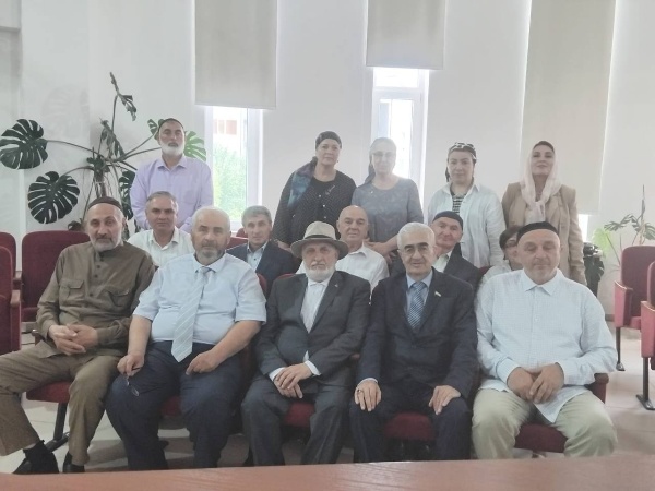 25 июня, в Ингушском научно-исследовательском институте гуманитарных наук им. Ч. Э. Ахриева состоялась конференция, посвященная 150-летию со дня рождения выдающегося российского этнографа, исследователя и просветителя Фомы Ивановича Горепекина, на котором присутствовали сотрудники Джейрахско-Ассинского музея-заповедника.

Конференция была организована известным краеведом, исследователем-архивистом Берснако Газиковым, на которой также были представлены фотографии и документальные материалы.

Ф.И. Горепекин родился 7 июня 1874 г. в ст. Ессентукской Терской области. Имя Фомы Горепекина к сожалению, не так известно среди нашего народа, хотя посвятил ингушам самую большую и плодотворную часть своей жизни. За годы исследовательской работы у Ф. И. Горепекина накопился огромный рукописный архив. Им были составлены первый букварь и первый алфавит, сделан прямой и обратный словарь с энциклопедическим объяснением 5000 слов. По сути, он является первым ученым-исследователем народов Кавказа и первым исследователем истории ингушей. В 1919 году на съезде горских народов, ознакомившись с документами, депутаты съезда удостоили Ф.И. Горепекина почетного звания «Наха – сий дер».

На Конференции также обсудили Постановление об утверждения Положения об Ордене Народного Собрания Республики Ингушетия 
«Наха сий дер», которое в начале этого года было принято депутатами Народного Собрания Республики Ингушетия по инициативе Историко-географическоого общества Ингушетии «Дзурдзуки».

Отметим, что эту награду будут вручать людям, посвятившим себя ингушскому народу, его истории и культуре. А первый Орден «Наха сий дер» депутатами Народного Собрания Ингушетии решено вручить Горепекину Ф.И. посмертно, что позволит увековечить его имя в истории Ингушского народа.