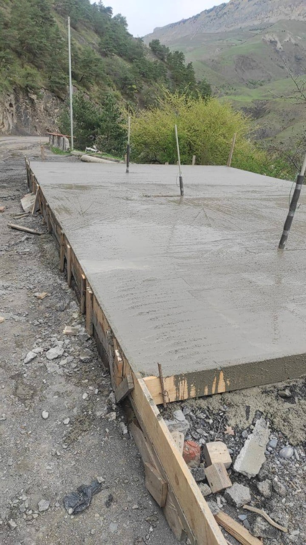 По улице Льянова села Джейрах появилась новая обустроенная общественная зона — приятное пространство отдыха и досуга для местных жителей. Реализованный проект стал частью масштабной программы национального проекта «Городская среда», направленного на улучшение качества жизни населения и создание комфортных условий для всех категорий горожан.

Проект подчеркивает внимание государства к нуждам регионов и стремление сделать жизнь каждого гражданина лучше и комфортнее, предоставляя новые возможности для полноценного отдыха и культурного развития.