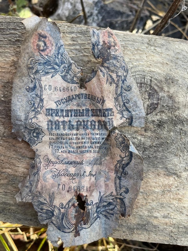 В кладке стен одной из башен комплекса "Лялах" подрядчиком Нурдином Кодзоевым была найдена пятирублевая банкнота 1909 года выпуска. Об этом он сообщил сотруднику музея-заповедника Зяудину Гуражеву, в то время как последний совершал инспекционный обход данного комплекса. 

Данная находка очень важна для изучения и воссоздания исторического облика этого объекта и в ближайшее время будет передана в Ингушский государственный музей краеведения им. Т. Мальсагова.