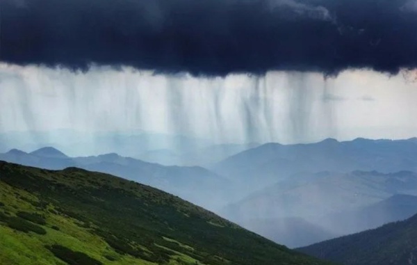 Несмотря на проливные дожди в горах и ущельях Ингушетии, специалисты "АСМ Групп" в эти дни продолжают работы в горах по выявлению исторических памятников, для последующего их внесения в Единую базу объектов культурного наследия, создаваемую компанией при поддержке Благотворительного фонда "САФМАР".