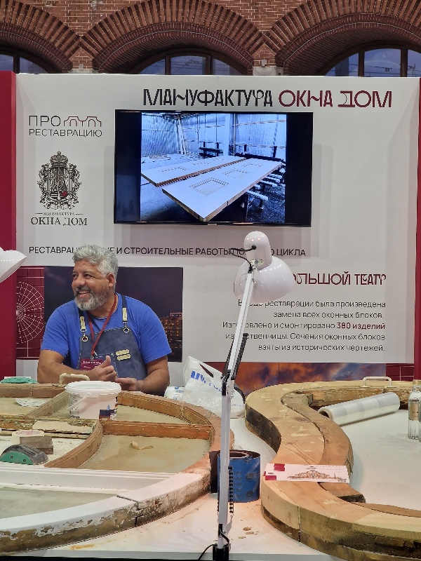 С 28 ноября по 1 декабря 2024 года в Москве прошла III выставка «ПРОреставрация. Импортозамещение в реставрационных материалах и технологиях».

Открытие прошло в Круговом депо Николаевской железной дороги. Ее организаторами является Российская ассоциация реставраторов: https://rosrest.com/ при поддержке Правительства Москвы.

Выставка представляет собой важное мероприятие для профессионалов реставрационной отрасли.

Сотрудник ГБУ «Аргунский музей-заповедник» Тамирлан Солтагиреев посетил ее с целью обмена профессиональным опытом с организаторами.
В ее рамках также обсудили и продемонстрировали отечественные материалы и методики реставрации, восстановление старинных технологий и новые подходы к сохранению объектов культурного наследия в современных условиях.

Выставка была интересна широкой аудитории, включая молодежь и детей. В программе разработали несколько ключевых зон: экспозицию, творческие мастерские, лекторий и площадку для проведения профессиональных соревнований среди молодых реставраторов.

