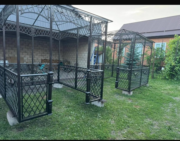 По улице Льянова села Джейрах появилась новая обустроенная общественная зона — приятное пространство отдыха и досуга для местных жителей. Реализованный проект стал частью масштабной программы национального проекта «Городская среда», направленного на улучшение качества жизни населения и создание комфортных условий для всех категорий горожан.

Проект подчеркивает внимание государства к нуждам регионов и стремление сделать жизнь каждого гражданина лучше и комфортнее, предоставляя новые возможности для полноценного отдыха и культурного развития.