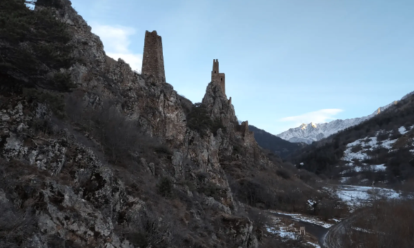 Глава Ингушетии Махмуд-Али Калиматов предложил перенести вертолетную площадку, расположенную вблизи башенного комплекса Вовнушки. Такое решение он приял после обращения представителей тейпа Оздоевых с просьбой ограничить полеты вертолетов над родовыми башнями Вовнушки, поскольку вибрация от них может привести к разрушению исторических объектов, которые датируются XII–XV вв.

Калиматов сообщил, что перенос вертолетной площадки на 500–700 м не скажется на деятельности пограничников, но, в свою очередь, позволит сохранить памятники архитектуры Ингушетии.