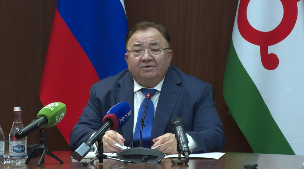 "Благотворительный фонд «САФМАР» Микаила Гуцериева оказывает нашей республике неоценимую помощь.

Ингушетия — наша общая Родина, и сюда он пришел с долгосрочными проектами. Все они направлены на создание лучших условий для жизни наших жителей.

За более чем два года в реализацию проектов в Ингушетии Микаил Сафарбекович уже вложил более 4 млрд рублей.

Это, в первую очередь, два важных социальных объекта: Троицкий интернат для детей-инвалидов и детский лагерь летнего отдыха «Эрзи» в Джейрахском районе. Здания этих учреждений находились в крайне плачевном состоянии. Теперь их не узнать. На их реконструкцию было направлено порядка 450 млн рублей.

Это также реконструкция наших кладбищ и родовых башен в горах. 

Я хочу заверить всех жителей республики, что все намеченные нами с Микаилом Гуцериевым планы будут в полной мере реализованы. На всех начатых объектах работы продолжаются. Какие-то из них на стадии оформления проектно-сметной документации, какие-то проходят этапы согласования. На 123 башни в Джейрахском районе ПСД подготовлена.

Можно с уверенностью сказать, что мы сейчас находимся на этапе большого пути, в котором нас сопровождает надежный и верный партнер в лице Микаила Сафарбековича.

Считаю, что эти цели отвечают интересам всего ингушского народа. И сегодня они должны стать объединяющей силой для всех, кто действительно хочет сделать Ингушетию благополучной и процветающей", - заявил в своем интервью глава Республики Ингушетия Махмуд-Али Калиматов.