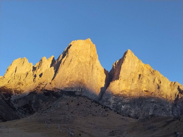 В очередной раз Глава администрации Джейрахского района Льянов Ахмед Багаудинович посетил Альпинистский Лагерь, отвез новогодние  подарки, проверил условия лагеря.

Горный клуб Управление Альпинистских Лагерей приветствует всех увлеченных людей горами в прекраснейшем месте Северного Кавказа - Горной Ингушетии! Выражаем благодарность администрации Джейрахского района и Республики за внимание и поддержку в светлом и красивом деле Альпинизме!