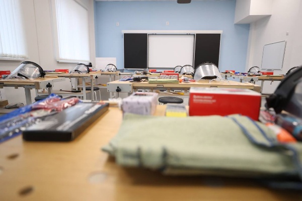 В Назрани состоялось торжественное открытие новой школы на 720 мест. Мероприятие прошло в режиме видеоконференции при участии Министра просвещения РФ Сергея Кравцова и Главы РИ Махмуда-Али Калиматова. Объект возведён в рамках национального проекта «Образование».

В трёхэтажном здании разместились профильные учебные классы, административные помещения, мастерские по металло- и деревообработке, а также кабинеты робототехники, кулинарии и швейного дела.