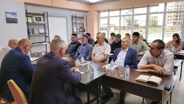 4 сентября в здании национального детского театра Республики Ингушетия прошло первое рабочее совещание с сотрудниками подведомственных учреждений - Археологический центр им. Е.И. Крупнова  и Джейрахско-Ассинский музей-заповедник,  под руководством руководителя Комитета Государственной охраны объектов культурного наследия Кодзоева Т. У.

Собравшиеся обсудили наиболее актуальные текущие вопросы, в числе приоритетных которых обозначили необходимость объединения усилий для обеспечения сохранности и защиты культурного наследия республики, а также наметили план дальнейшей совместной работы.
