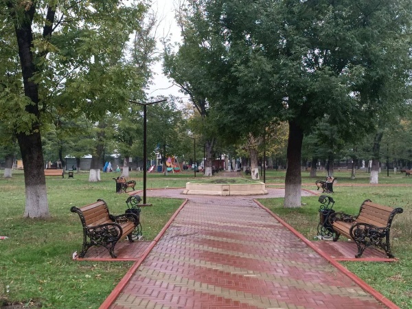 В с.п. Нестеровское завершилась реконструкция парка.

Национальный проект «Инфраструктура для жизни» продолжает преображать сёла. 

В сельском поселении Нестеровское Сунженского района появилось обновлённое пространство для отдыха. 

Что сделано:

Благоустроены прогулочные аллеи;

Установлены новые скамейки для отдыха;

Смонтировано современное уличное освещение;

Оборудованы детские площадки с современными игровыми комплексами.

Парк стал комфортнее и безопаснее, создав качественную среду для отдыха жителей.