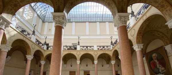 Сегодня конструкторы "АСМ Групп" провели осмотр вскрытий конструкций на Факультете журналистики Московского государственного университета на Моховой улице в Москве. Историческое здание факультета требует серьезных исследований в процессе разработки проекта реставрации и приспособления силами нашей компании.