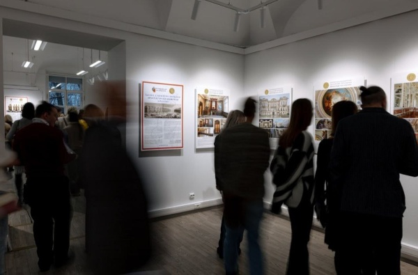 Вчера в выставочном зале здания Двенадцати коллегий Санкт-Петербургского государственного университета состоялось торжественное открытие выставки "Память и прогресс". Экспозиция организована СПбГУ, Всемирным клубом петербуржцев и оргкомитетом Международной премии "Золотой Трезини". Символично, что впервые в истории премии "Золотой Трезини" выставка работ ее лауреатов проходит в здании, возведенном по проекту самого Доменико Трезини. 

И конечно в экспозиции присутствуют работы от "АСМ Групп".