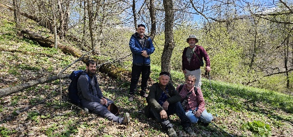 В рамках плановой научно-исследовательской работы сотрудники ГБУ «Аргунский музей-заповедник» организовали выездную экспедицию на территорию Ачхой-Мартановского района Чеченской Республики.

В процессе проведения плановой экспедиции специалисты музея — заповедника во главе с руководителем провели детальный осмотр, зафиксировали данные полученные в процессе изучения объектов обладающих признаками объектов культурного наследия.

По итогу на территории Ачхой-Мартановского района, общества Мержа было выявлено 21 объект:

3 склепа;

1 боевая башня;

1 полу боевая башня;

16 жилых башен.

А так же были проведены работы на территории хутора входящего в бывшее селение Нижние Гереты.