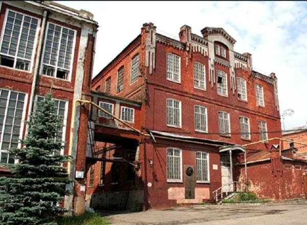 "АСМ Групп" приглашено Правительством Российской Федерации к участию в грандиозном проекте реставрации Большой Ивановской мануфактуры с приспособлением ее зданий под Научно-образовательный кампус.

Бывшее текстильное предприятие Иваново, располагающееся в самом центре города по обе стороны реки Уводь, основано в 1751 году крепостным графа Шереметьева - Ямановским. Мануфактура была одной из наиболее развитых технически фабрик России, ее ткани отличались самым высоким качеством. С 2008 года работа фабрики полностью остановлена.

В ближайшие дни специалисты "АСМ Групп" посетят историческую мануфактуру и начнут разработку Концепции реставрации и приспособления.