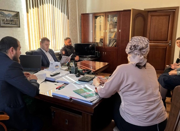 30 января текущего года в Администрации Джейрахского муниципального района состоялось второе заседание межведомственной  комиссии по делам несовершеннолетних и защите их прав.

На повестке дня были рассмотрены вопросы: итоги работы  прошедшего 2025 года; утверждение плана работы на 2026 год, который будет направлен на усиление профилактики безнадзорности несовершеннолетних и защите их прав.

В ходе заседания так же были рассмотрены административные материалы в отношении ряда  граждан. По каждому рассмотренному делу приняты соответствующие решения и даны рекомендации.