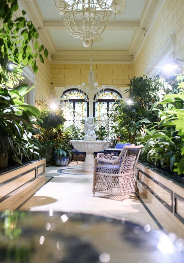 Отреставрированные по проекту "АСМ" интерьеры объекта культурного наследия "Особняк Мясникова" на улице Восстания, 45, готовы принимать новых гостей на различных творческих мероприятиях, намечаемых этим летом. 

Лучший проект реставрации в Санкт-Петербурге 2008 года.