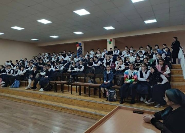 08.05.2024 года в ГБОУ СОШ с.п Джейрах совместно с работниками ДК с.п Джейрах был проведён тематический вечер, посвященный легендарной дочери ингушского народа - Асият Тутаевой. 

На вечере памяти присутствовали прокурор Джейрахского муниципального района М. Белхароев и заместитель главы администрации Джейрахского муниципального района Д. А. Евкуров. Эта встреча ещё один наглядный пример того, что мы гордимся своими героями земляками.

Гордимся и чтим память о них.