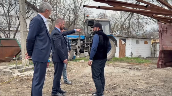 В Сунже строят пункт содержания безнадзорных животных.

Ход работ проинспектировали мэр Аслан Умаров. Необходимость создания такого объекта связана с многочисленными обращениями жителей. Безнадзорный скот создаёт неудобства, наносит ущерб имуществу и влияет на благоустройство городской среды.

Завершить строительство планируется в течение 10 дней.

После открытия животные, находящиеся на улицах без присмотра, будут доставляться на специализированную площадку.