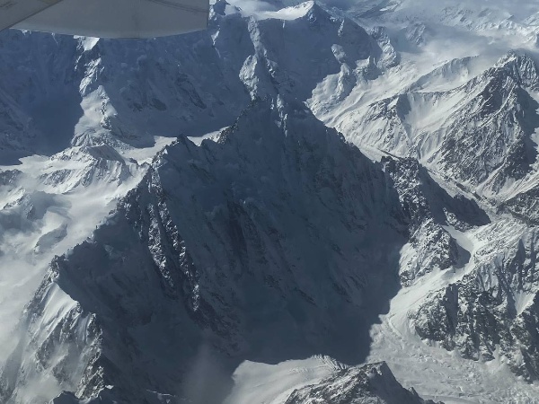 Под крылом самолета проплывает пятая сотня километров Армагеддона.

Участки вдоль Безенгийской стены и выход в Баксанскую долину к Эльбрусу.

Летом, эти перевалы и долины пройдут те, кто может позволить себе разрешить пробежать 1000 (тысячу!) километров в горах Кавказа…

Фото от 24.02.26