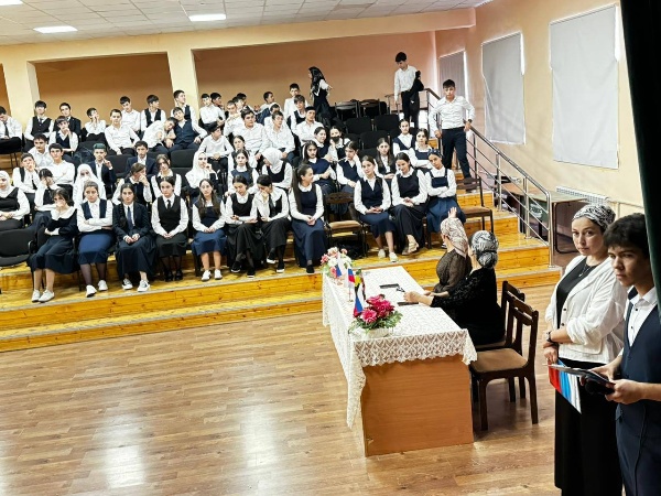 09.09.2024 г работниками ДК с.п. Джейрах методистом Харсиевой Аминой Руслановной и художественным руководителем Льяновой Радимхан Мухарбековной совместно с ГБОУ "СОШ - Дет. сад с.п Джейрах имени И. С. Льянова " было проведено мероприятие, посвящённое жертвам фашизма "Сентябрь 1945 года". Вторая мировая война - одна из самых разрушительных и кровопролитных войн в истории человечества. Она продолжалась 2194 дня и унесла миллионы человеческих жизней.

Число жертв среди гражданского населения во многих странах превосходило потери вооружённых сил. 1 сентября 1945 года был подписан акт безоговорочной капитуляции милитаристской Японии, тем самым была поставлена точка в самой затяжной и кровопролитной войне. Много времени прошло с тех пор,  как закончилась война, которая стоила большой крови, неисчислимых народных страданий и огромных потерь.

Пусть она никогда не повторится!