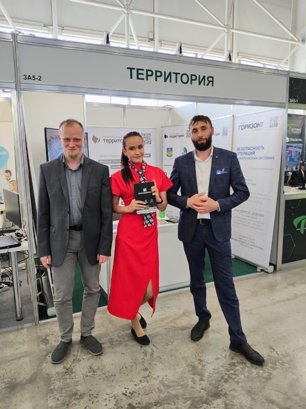 Национальная система управления объектами и безопасностью "Территория", которая внедряется на территории Джейрахско-Ассинского музея-заповедника, начала работу на международном Салоне "Комплексная безопасность".

В форуме принимает участие наш сотрудник Зяудин Гуражев. 