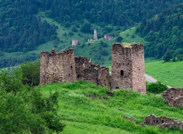 Специалисты "АСМ Групп" осуществили авторский надзор за реставрацией боевой и жилых башен Архитектурного комплекса "Кели" в горной Ингушетии. Компания "Русь-Строй" завершит работы уже в этом году.

Партнеры проекта - Благотворительные фонды "САФМАР" и "Возрождение".