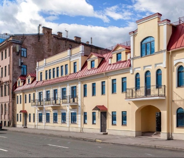 Особняк на Синопской набережной, 66 в Петербурге, построен в 1878 году для царевича Ивана Грузинского. 

Был полностью демонтирован и воссоздан по проекту "АСМ" в 2013 году. Сегодня здесь размещается гостиница и ресторан "Багратиони".