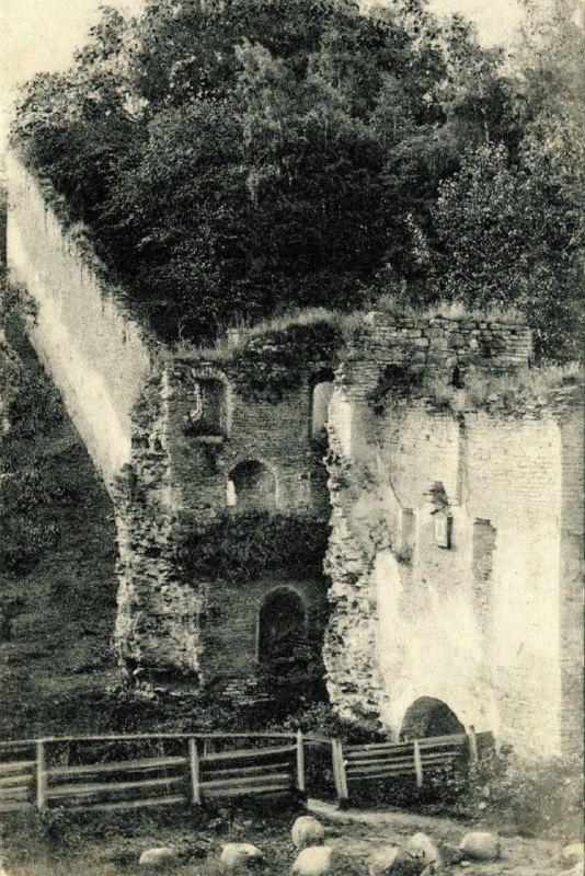 Продолжаются масштабные реставрационные работы по проекту "АСМ Групп" на объекте культурного наследия федерального значения "Башня Нижних решеток" на территории Псково-Печерского монастыря.

Руководство работами - АНО "Возрождение объектов культурного наследия города Пскова и Псковской области".