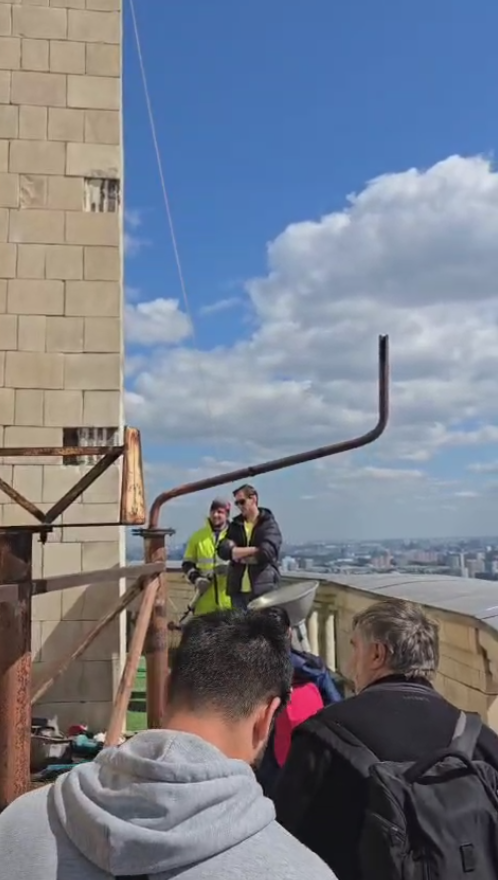 В прошедшую пятницу специалисты "АСМ Групп" совершили восхождение на шпиль главного здания Московского государственного университета на Воробьевых горах. Видео внутри и снаружи шпиля, на высоте более 200 метров.