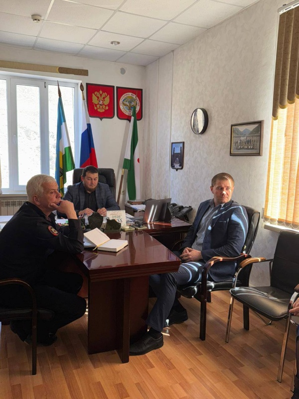 В администрации Джейрахского района под председательством заместителя главы администрации Джамалейла Евкурова  прошло очередное заседание Комиссии по делам несовершеннолетних.

В заседании приняли участие члены комиссии и представители профильных ведомств.
Напоминаем, что заседания Комиссии проводятся регулярно, в целях профилактики правонарушений и защиты прав детей в районе.