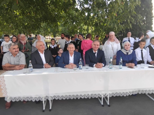 Acting Director of the Dzheyrah-Assinsky Museum-Reserve Sampiev A. A. and Deputy Director Malsagov I. H. attended a festive event in GBOU "SOSH 8 Nazran, dedicated to the Day of Knowledge!

In his parting speech, Sampiev A.A. congratulated the students and the entire teaching staff on the beginning of the academic year!
I wish them that the New academic year will bring them a lot of new knowledge, interesting discoveries and great achievements! So that children learn only perfectly and always be the pride of their parents!

The staff of the museum-reserve, in turn, joins all the congratulations addressed to them and also wish all schoolchildren to study, study and study again, and use the acquired knowledge effectively in life!!!