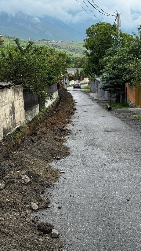 Construction of a new water supply line was completed in Jeyrakh.

More than 1,000 residents of one of the oldest villages in Ingushetia are now provided with quality drinking water from the Obankhi spring.

Forget about old, worn-out pipes and constant accidents.

What was done: 4150 meters of new water pipeline, connection of 120+ objects (3 streets, 3 alleys, apartment building), 7 wells, 5 ball valves, 3 fire hydrants.