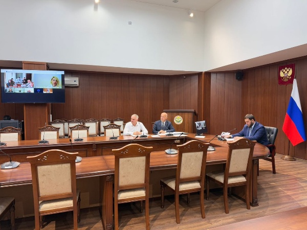 4 сентября в Магасе в режиме видеоконференцсвязи прошло совещание под председательством заместителя Министра культуры Российской Федерации Владимира Геннадьевича Осинцева. 

Совещание было посвящено рассмотрению перечня объектов культурного наследия из государственной казны Российской Федерации, расположенных на территории Джейрахского района Республики Ингушетия и находящихся в неудовлетворительном состоянии. 

Перечень был подготовлен Росимуществом по результатам инвентаризации федерального имущества в рамках исполнения перечня поручений по реализации Послания Президента Российской Федерации Федеральному Собранию, согласно которому к 2030 году необходимо привести в удовлетворительное состояние не менее 1000 объектов культурного наследия.

На совещании также присутствовали:

Первый заместитель председателя Правительства Республики Ингушетия Магомед Мусаевич Евлоев, курирующий данное направление;

Руководитель Комитета государственной охраны объектов культурного наследия Республики Ингушетия Тамерлан Кодзоев;

И.о. директора Джейрахско-Ассинского музея-заповедника Ахмедхан Сампиев.