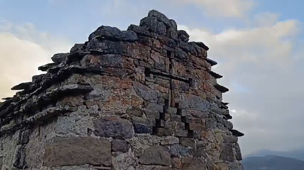 Мониторинг средневекового культового памятника храма-святилище "Дялите".

В 0,2 км севернее поселка Карт, на гребне высокого холма, высится сильно поврежденный крупный храм-святилище Дялите периода позднего средневековья.

Святилище в основании четырехугольное, с двускатно-ступенчатой крышей. В прошлом храм-святилище пользовался большим почетом у ингушей, которые даже в конце XIX века собирались к нему для решения общих вопросов.