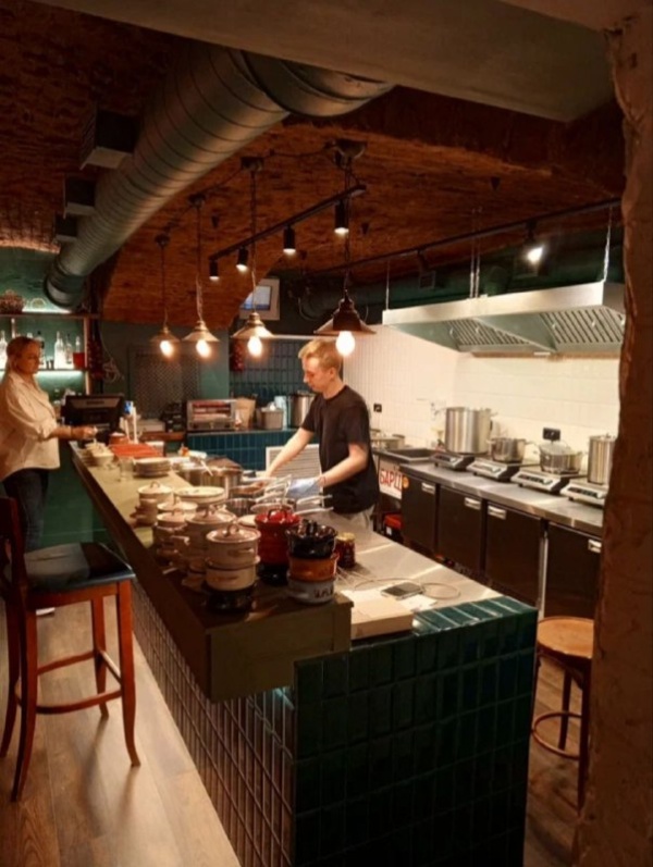 Несколько новых интерьерных фото из недавно открывшегося заведения "Барщи" на Итальянской улице, 5 в Санкт-Петербурге. Роскошные супы по стоимости 1 рубль за 1 грамм и необычные бутерброды.

Консультационные услуги по реконструкции и приспособлению от "АСМ Групп".