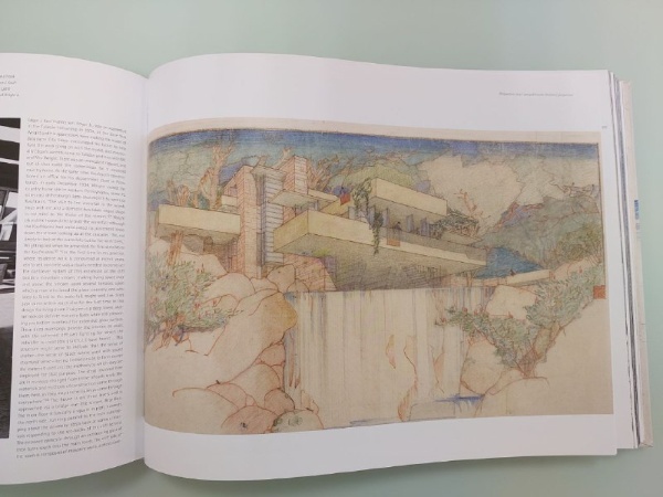 Роскошное издание более чем на 500 страниц в библиотеке "АСМ Групп".
 
"Frank Lloyd Wright" посвящено выдающемуся американскому архитектору и содержит как библиографические материалы, так и проекты и фотографии его построек, в том числе и проектные чертежи "Дома над водопадом".

Издательство TASCHEN. 2022.