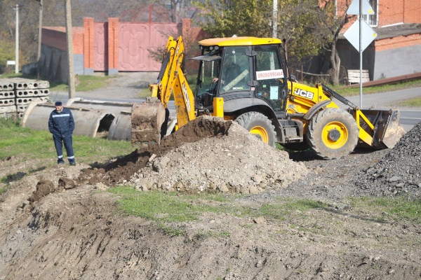 В Назрановском районе началась расчистка реки Яндырка.

Работы рассчитаны на три года (2025–27) и помогут восстановить пропускную способность реки, а также снизят риск подтопления жилых районов во время паводков.