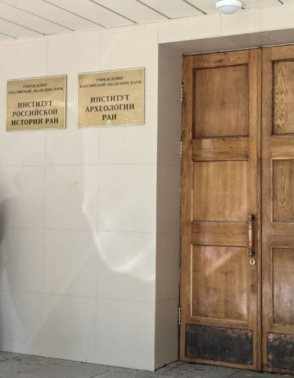 Расположенный в Москве Институт археологии Российской Академии Наук предоставил для изучения и копирования историкам "АСМ Групп" оригиналы уникальных материалов - отчеты 1970 года известного грузинского исследователя и археолога Г.Г.Гамбашидзе, посвященные раскопкам древнейшего храма Тхаба Ерды в Ингушетии.

Партнеры проекта - Благотворительные фонды "САФМАР" и "Возрождение".