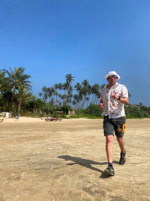 Местные бегуны и не местные.