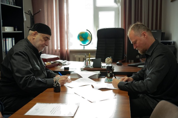 The Argun Reserve joins the Territory system.

CCRT "Territory" and the State Budget Institution "Argun State Historical, Architectural and Natural Museum-Reserve" signed a cooperation agreement.

The subject of the Agreement is the establishment of the foundations of cooperation and interaction for the development and implementation of significant public programs and projects, increasing the level of safety of visitors on the territory of the Argun Museum-Reserve, comprehensive development of tourism in the Chechen Republic.

Within the framework of cooperation in the territories of the museum-reserve, the implementation of the National System "Territory" was launched.