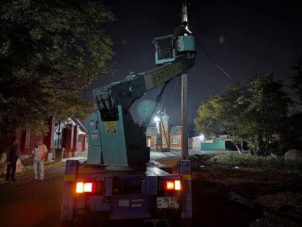 В Назрани завершено благоустройство улицы Иски-Лорса.

Работы проводились в рамках реализации муниципальной программы по формированию комфортной городской среды.

В результате проведенных работ на улице уложено новое асфальтовое покрытие, установлены современные световые опоры и уличные фонари.

Напомним, что в проект благоустройства Назрани включены предложения жителей города. 