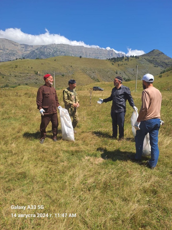 14 августа в рамках плана работы сотрудники Джейрахско-Ассинского музея-заповедника провели субботник на территории архитектурного комплекса «Нижний Пуй». С комплекса был собран и вывезен весь мусор, произведен покос травы и нежелательной растительности.  
  
И.о. директора музея-заповедника Сампиев А.А. поблагодарил всех участников мероприятия и вместе с тем выразил надежду, что посетители горной местности будут бережнее и аккуратнее относиться к окружающей среде. Ведь чисто не там, где метут, а там, где не мусорят.

Ранее в надлежащее санитарное состояние была приведена прилегающая территория комплекса «Эгикал».