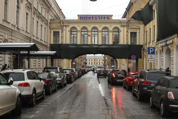 Сегодня День рождения Николая Александровича Львова (15 мая 1753 – 3 января 1804) – талантливого русского архитектора, последователя палладианства, одного из самых ярких и разносторонних представителей Русского Просвещения. 

Николай Александрович – один из эрудированных и остроумных людей своего времени. Он гармонично сочетал таланты графика, гравёра, историка, ботаника и садовода, поэта, драматурга, переводчика, музыканта. 

Занимался также археологией, химией, геологией, механикой, собирал народные песни, создал стихотворный перевод Анакреонтовых песен. Все науки изучал самостоятельно, по книгам. Так же самостоятельно осваивал рисунок, живопись, гравюру и архитектуру. 

Н.А.Львов оставил обширное творческое наследие, став автором множества знаковых объектов русской классической архитектуры в Санкт-Петербурге и его окрестностях, в Москве, на своей родине – в Торжке, и еще во многих других городах.

Приоратский замок, Храм Святой Троицы «Кулич и Пасха», Усадьба Державина, Церковь святого Ильи Пророка на Пороховых, здание Почтамта – это лишь очень небольшой список творений Николая Александровича Львова.

«АСМ Групп» тоже довелось коснуться наследия архитектора – при разработке проекта реставрации Приоратского парка в Гатчине.