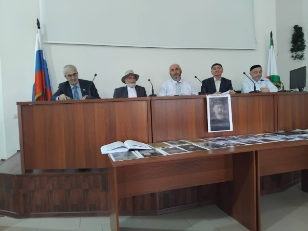 25 июня, в Ингушском научно-исследовательском институте гуманитарных наук им. Ч. Э. Ахриева состоялась конференция, посвященная 150-летию со дня рождения выдающегося российского этнографа, исследователя и просветителя Фомы Ивановича Горепекина, на котором присутствовали сотрудники Джейрахско-Ассинского музея-заповедника.

Конференция была организована известным краеведом, исследователем-архивистом Берснако Газиковым, на которой также были представлены фотографии и документальные материалы.

Ф.И. Горепекин родился 7 июня 1874 г. в ст. Ессентукской Терской области. Имя Фомы Горепекина к сожалению, не так известно среди нашего народа, хотя посвятил ингушам самую большую и плодотворную часть своей жизни. За годы исследовательской работы у Ф. И. Горепекина накопился огромный рукописный архив. Им были составлены первый букварь и первый алфавит, сделан прямой и обратный словарь с энциклопедическим объяснением 5000 слов. По сути, он является первым ученым-исследователем народов Кавказа и первым исследователем истории ингушей. В 1919 году на съезде горских народов, ознакомившись с документами, депутаты съезда удостоили Ф.И. Горепекина почетного звания «Наха – сий дер».

На Конференции также обсудили Постановление об утверждения Положения об Ордене Народного Собрания Республики Ингушетия 
«Наха сий дер», которое в начале этого года было принято депутатами Народного Собрания Республики Ингушетия по инициативе Историко-географическоого общества Ингушетии «Дзурдзуки».

Отметим, что эту награду будут вручать людям, посвятившим себя ингушскому народу, его истории и культуре. А первый Орден «Наха сий дер» депутатами Народного Собрания Ингушетии решено вручить Горепекину Ф.И. посмертно, что позволит увековечить его имя в истории Ингушского народа.