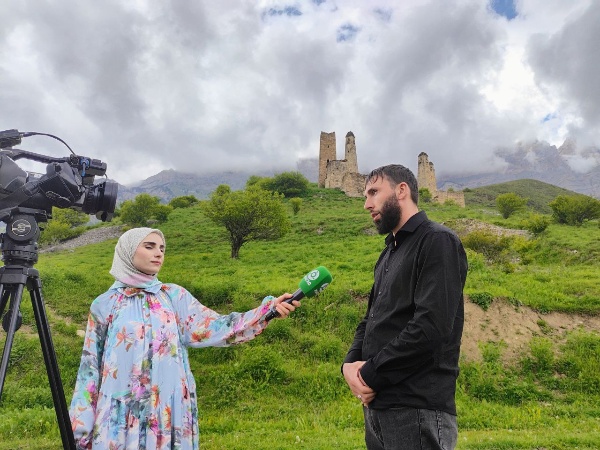 Представители команды разработки и внедрения Национальной системы «Территория» совместно с Главой комитета государственной охраны объектов культурного наследия Республики Ингушетия Кодзоевым Тимерланом Умаровичем и директором Джейрахско-Ассинского историко-архитектурного музея-заповедника Сампиевым Ахмедханом Алихановичем провели рабочую поездку в горную часть Республики Ингушетия.

Во время поездки посетили группу отдаленных и труднодоступных объектов, где в последнее время проводились научные исследования и были сделаны важные находки. 

На месте отчитались о ходе работ по внедрению, предварительных результатах и проблемах, обсудили вопросы взаимодействия комитетов Правительства Республики Ингушетия с администрацией Джейрахского района для оказания содействия процессу внедрения Национальной системы «Территория» в Джейрахском районе.

Также были затронуты вопросы безопасности подъездных путей к отдалённым объектам, обеспечения их сохранности в связи с необходимостью организации пеших маршрутов для гостей Республики.