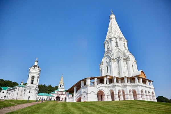 Реставрация церкви Вознесения Господня в Коломенском завершена. Работы длились два с половиной года - специалисты очистили и укрепили кирпичную кладку, восстановили белокаменные детали и декоративные элементы. Особое внимание уделили шатру, - очистили кладку от старой обмазки, обработали биоцидами, загрунтовали и нанесли новое покрытие и окраску.

В 1994 году церковь была включена в Список объектов всемирного наследия ЮНЕСКО, наряду с Кремлем, Красной площадью и Новодевичьим монастырем. 

Открытие церкви запланировано к престольному празднику Вознесения Господня в мае 2026 года. До это времени в верхний придел вернут тябловый иконостас, а в подклете подготовят экспозицию об истории храма.