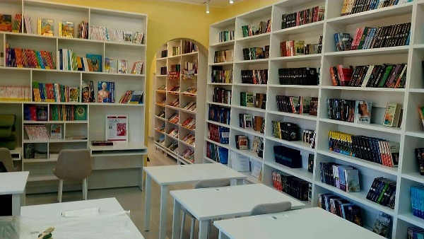 Обновлённая модельная библиотека открылась в Алкуне.

Библиотека в селе Алкун Сунженского района преобразилась и теперь соответствует самым современным стандартам. 

Модернизация прошла в рамках нацпроекта «Семья».

Что ждёт посетителей:

Просторные и комфортные зоны для чтения и отдыха;

Новые компьютеры и доступ к электронным ресурсам;

Программы для всей семьи: совместные чтения и творческие мастер-классы;

Уютная атмосфера для детей и взрослых.