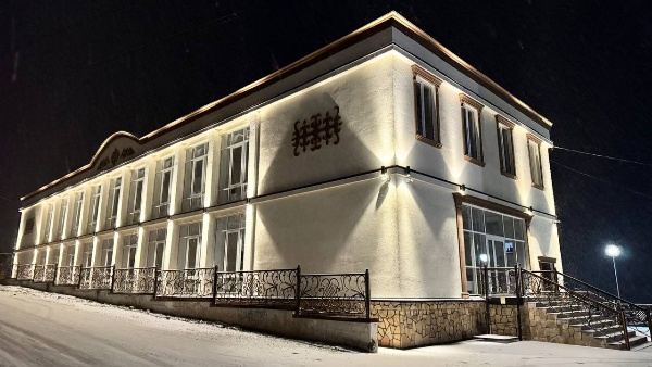 Новый Дом культуры в  с.п. Джейрах,  который построен на месте старого здания.

ДК трехэтажное здание с цокольным этажом, с актовым залом, библиотекой, помещениями доброе питания и обслуживания посетителей, комнатами для занятий в различных кружках и секциях.