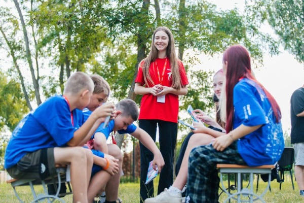 Игорь Хван и Анна Себель, сотрудники ППОС ПГУ ОПО, Ольга Шевченко, руководитель школы вожатства и наставничества, а также Светлана Струценко, начальник отдела формирования, координации и контроля внутренней системы оценки качества образования, проводят Академические интенсивы для детей из Донецкой и Луганской Народных Республик, Запорожской и Херсонской областей России. 

Более 200 ребят из этих регионов уже знакомятся, обмениваются своими идеями, и принимают участие в мероприятиях, направленных на развитие лидерских и коммуникативных навыков.