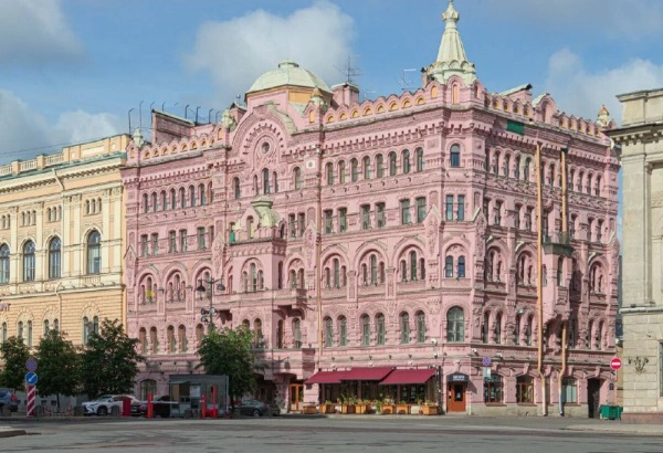 КГИОП Санкт-Петербурга в этом году приступит к реставрации объекта культурного наследия регионального значения "Дом Басина" на площади Островского, 5.

Архитектор Николай Петрович Басин построил собственный доходный дом в 1878 году в "русском стиле". При намечающейся реставрации будет воссоздано утраченное чешуйчатое открытие купола и эркера, а также восстановлены флюгеры, ограждения балконов и отреставрированы башенки на парапетах лицевых фасадов.